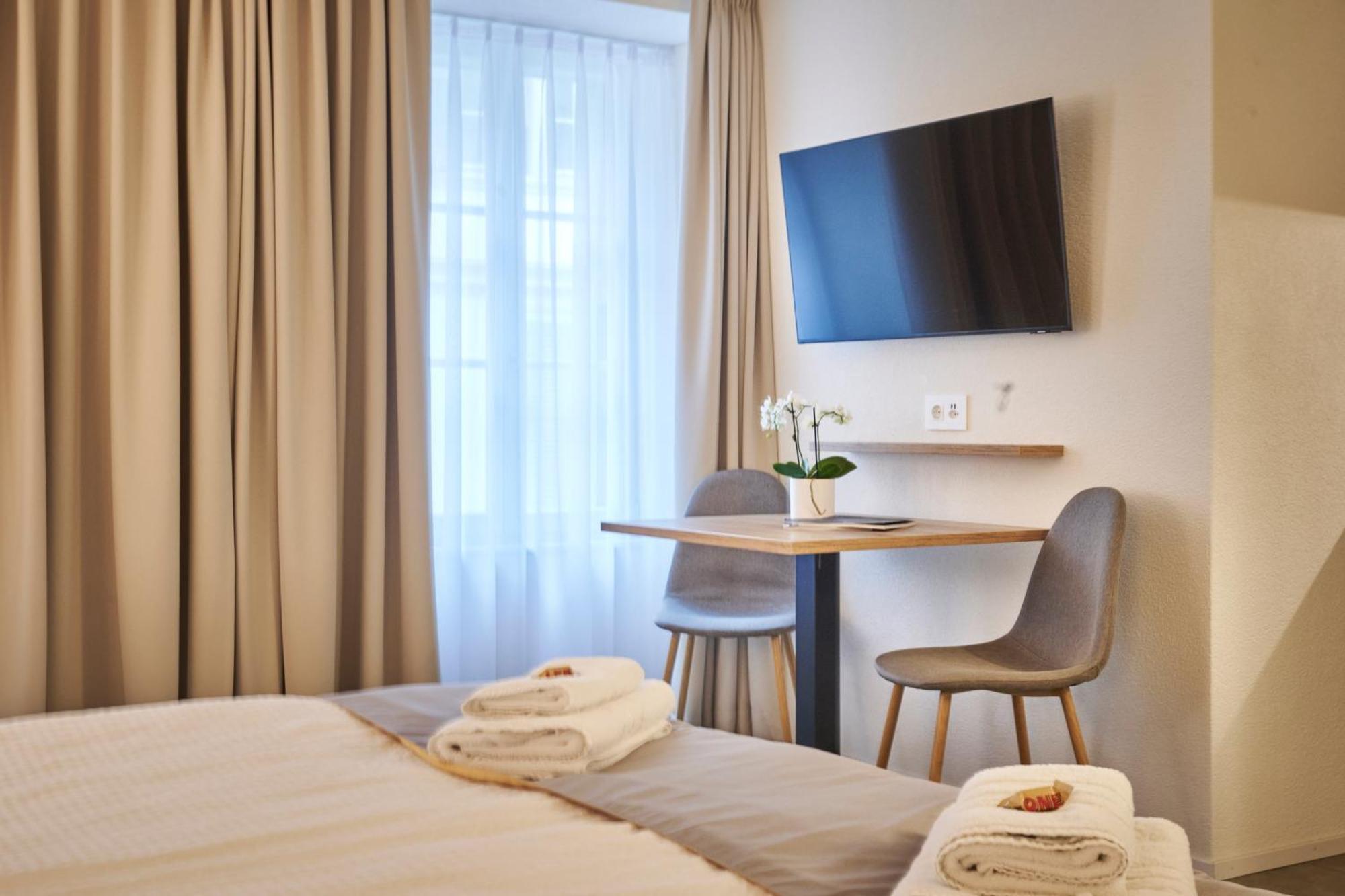 Aparthotel Krone - Self Check-In Unterseen Buitenkant foto