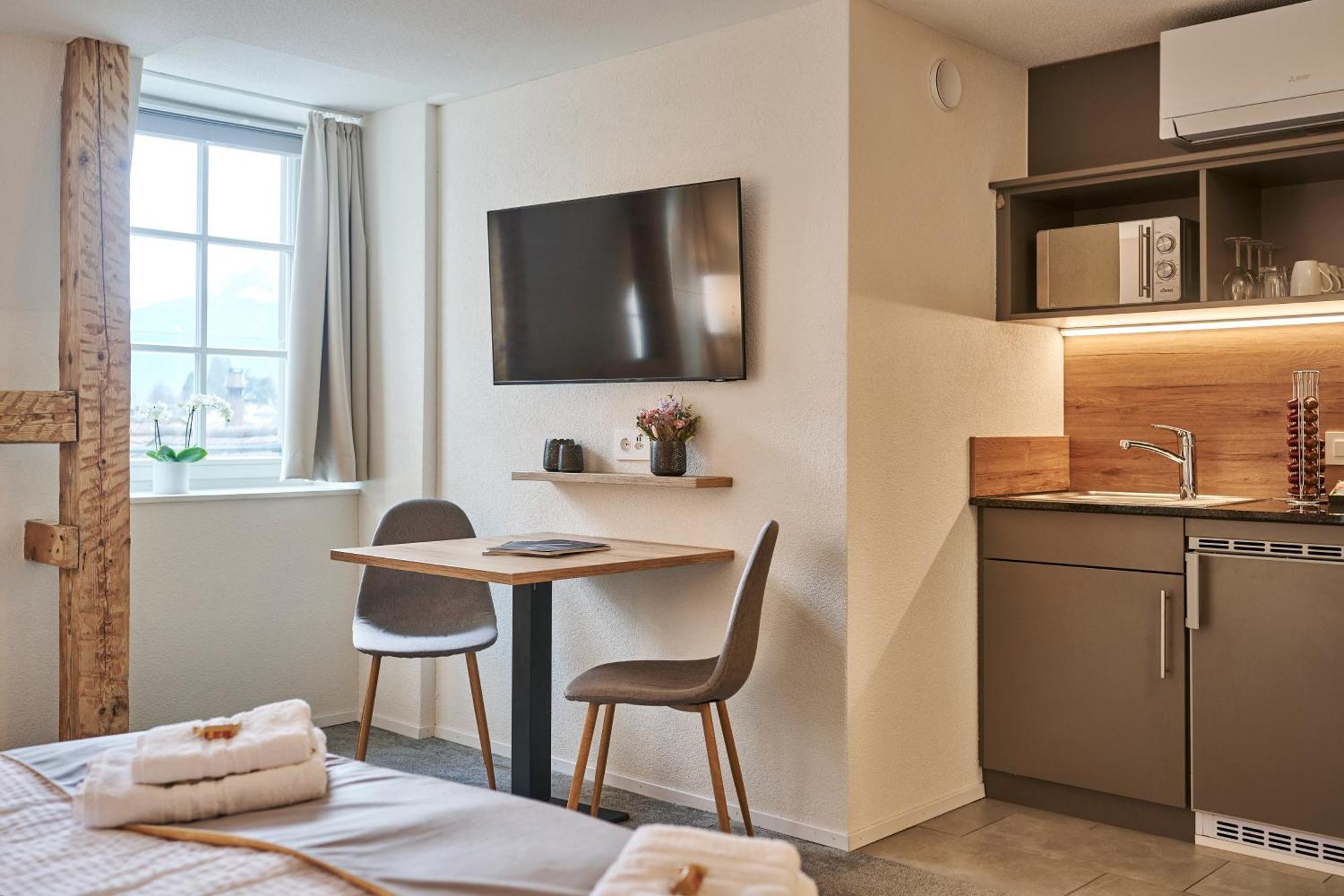 Aparthotel Krone - Self Check-In Unterseen Buitenkant foto
